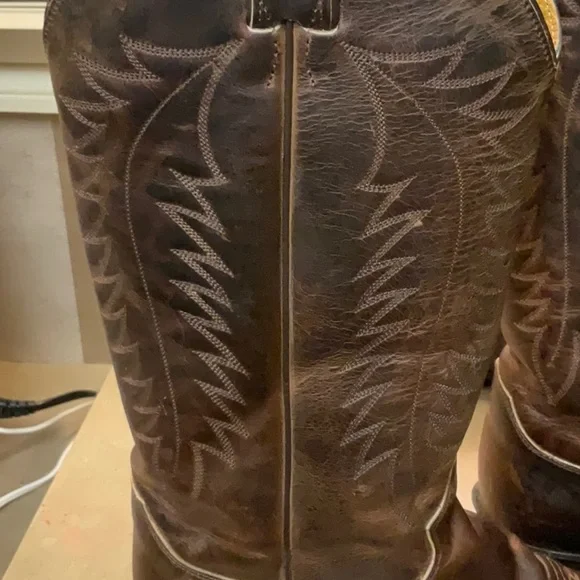 Classic Brown Leather Cowboy Boots, JUSTIN brand, 9.5 B.  Fabulous condition. - Picture 3 of 10